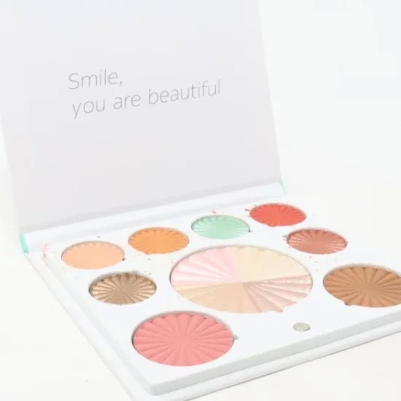 OFRA Good to Go Palette - Picture 3 of 3